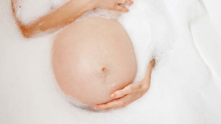 Auch Schwangere profitieren von einem entspannenden Bad.